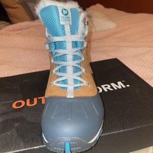 Size 9 Gently Used Merrell Winter Boots.